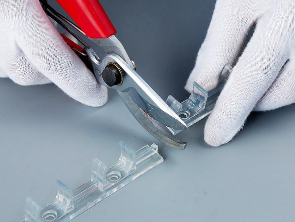 PVC透明（míng）天花連排管夾