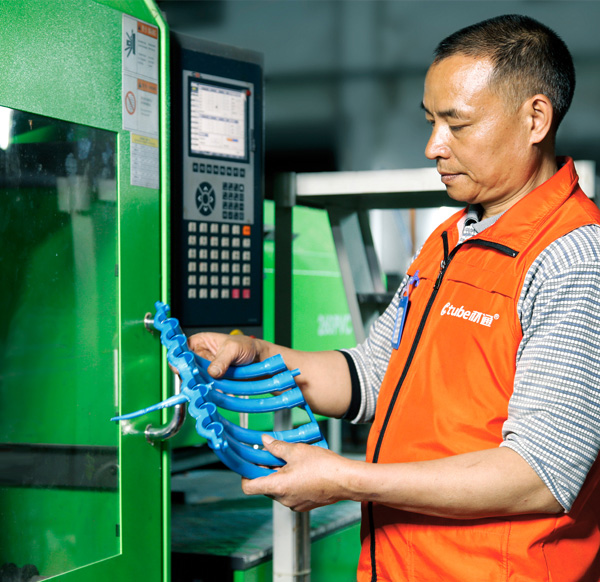 引領電工管道發（fā）展