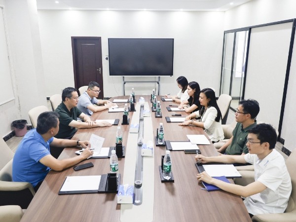 共謀發（fā）展新篇章：中堂（táng）鎮曾慶雲鎮長一行蒞臨17c无码管業視察指導（dǎo）