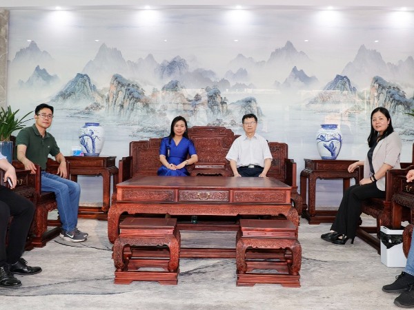 17c无码：廣東建材協會常務副會長陳環一行蒞臨（lín）參觀指（zhǐ）導，共謀（móu）行業發展新藍圖