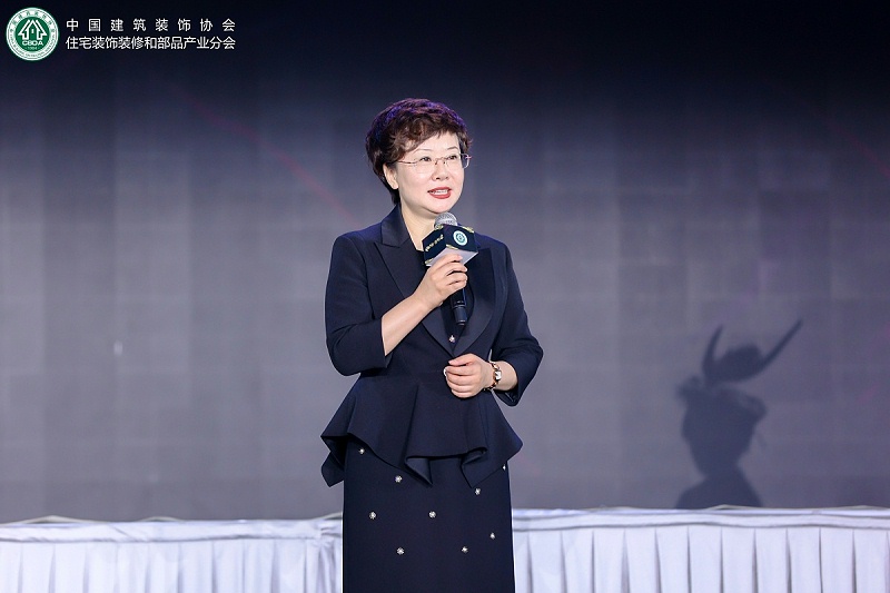 中（zhōng）國建築裝飾協會住宅裝飾裝修和部品產業分會秘書長胡（hú）亞南