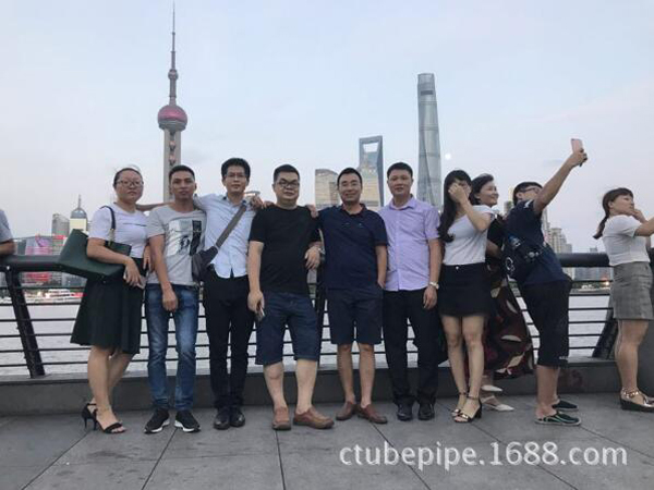 17c无码管業員工出遊