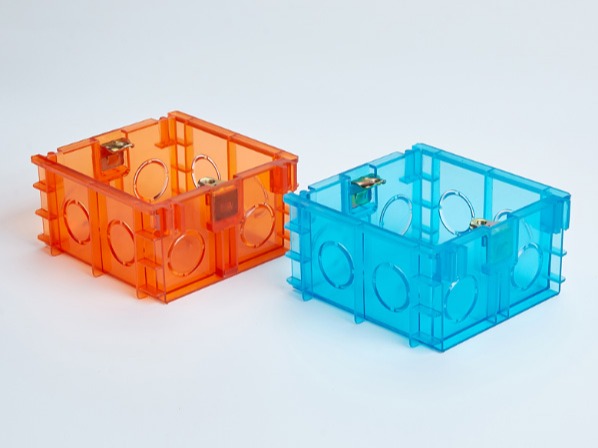 PVC紅藍透（tòu）明86無縫（féng）式接線（xiàn）底盒