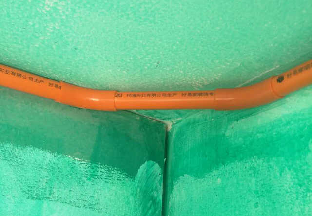 17c无码專利產品PVC135度T型彎工地效果展示（shì）